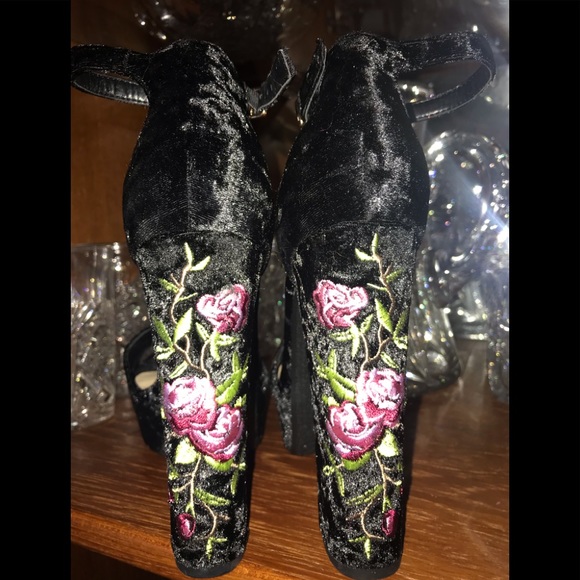 Show stopping, attention getting, classy, sexy 👠 - Picture 5 of 8